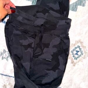 Lululemon Joggers sz 4/6